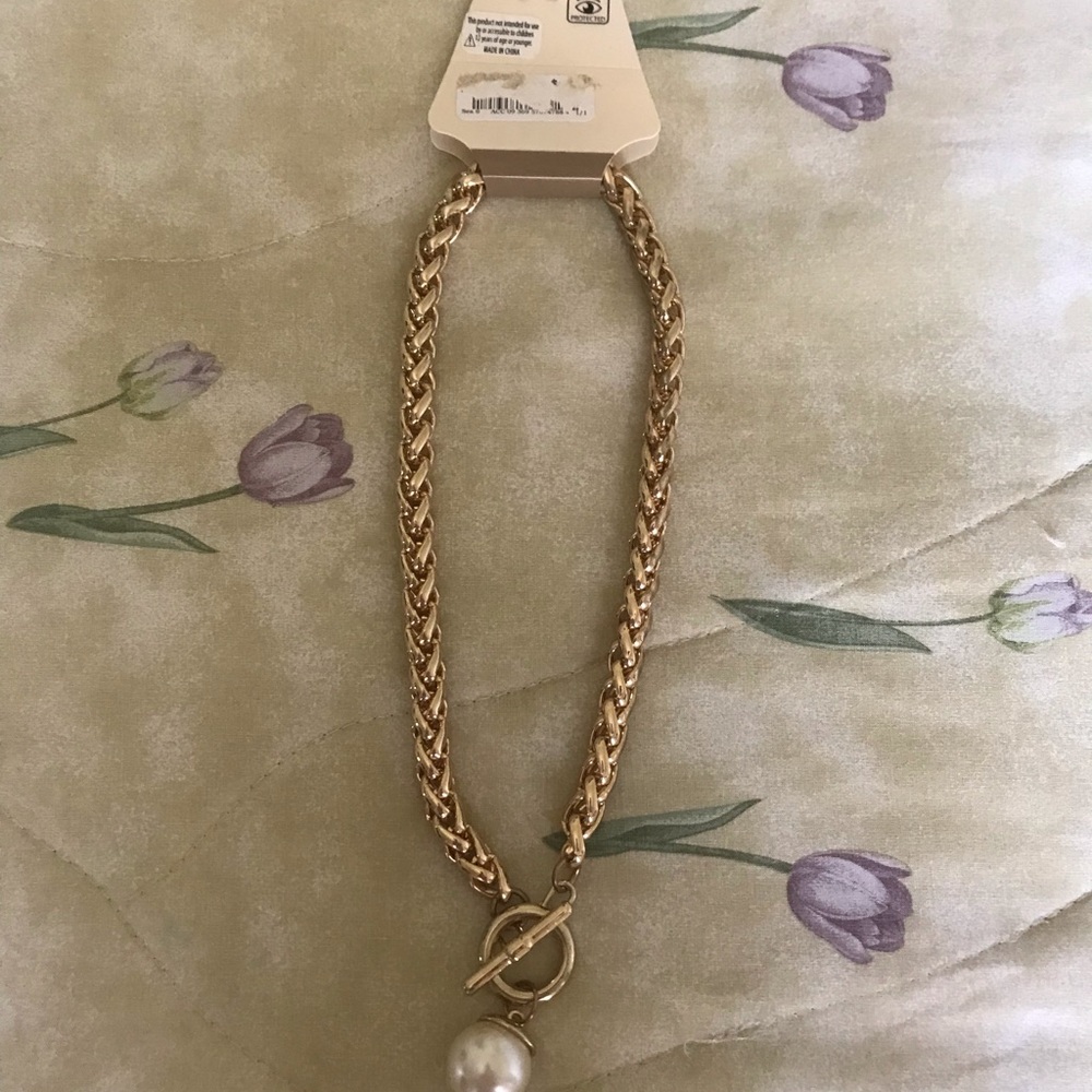 A beautiful gold necklace 🧡. Has not been used.